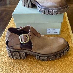A.S. 98 Hobbs size 40 (9) Tan Shoe